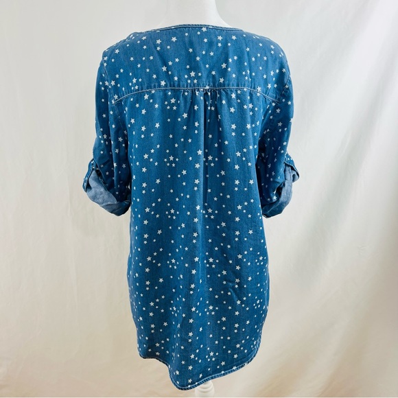 Neiman Marcus 3/4 Sleeve Chambray Blouse with Star Print/Asymmetrical Hem - Picture 4 of 16